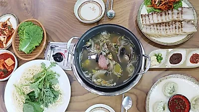 안면도 맛집, 싱싱한 해산물이 듬뿍 '전통딴뚝칼국수'