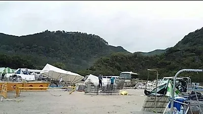강풍에 초토화된 일본 도그 행사장, 도그쇼는 강행..