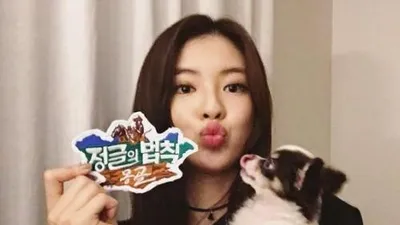 이선빈, 아쵸와 함께 섹시한 입술 'CHU~'