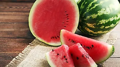 다가오는 중복, 더위갈증 날려줄 '수박화채, 냉장고 재료로 5분 안에 만드는 법'