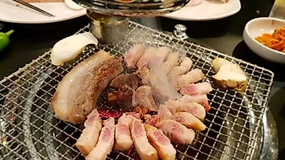 검단 맛집 '흑돈회관', 연말 모임 장소로 인기몰이