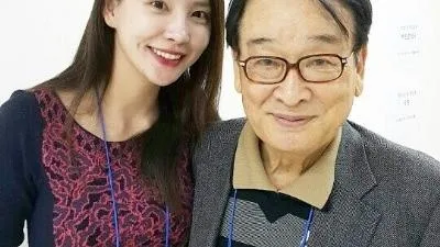 이순재 지주연, 다정한 서울대 선후배 인증샷 '무려 49학번차'