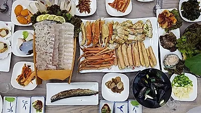 영덕 여행 중 가볼만한 곳으로 꼽히는 신선한 해산물 영덕대게맛집 '해상회식당'