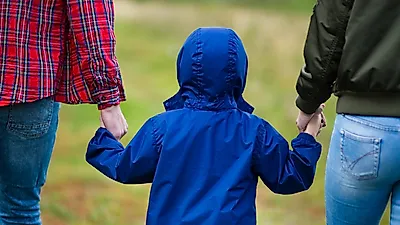 ‘권위적 양육’, 아이 감정조절 및 통제, 사교성에 긍정적