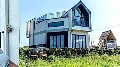 제주도 가족펜션 '저바다에누워', 협재해수욕장이 한 눈에 들어오는 아기자기한 매력의 독채 펜션