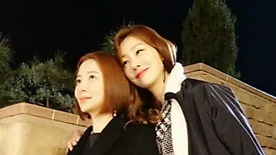 '스카이캐슬 결방' 오나라-윤세아, 나이 초월 극강 미모 절친인증샷 "일주일 어떻게 기다려"