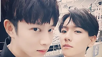 [스타☆톡] '아는 형님' 김희철, 엑소 백현에도 굴욕 없는 '동안 외모'