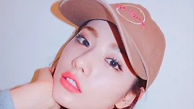 나나, 유기견·유기묘 캠페인 동참 "마음까지 따뜻한 겨울 보내길"