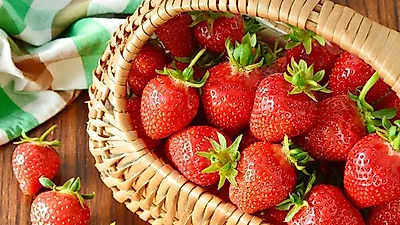 겨울철 과일의 여왕 딸기의 효능 알고 먹자! '맛있게 즐기는 방법은?'