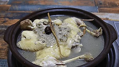 청송맛집 '청송소나무식당', 주왕산 풍경 감상하며 달기약수탕 백숙 맛볼 수 있어