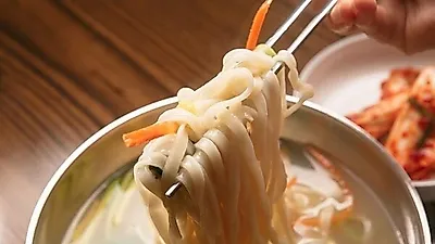 추운 겨울 생각나는 뜨끈한 국물, 백종원표 멸치칼국수와 장칼국수 만들기