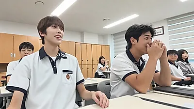 Yang Kyung-ho visita su escuela materna y vive un emotivo reencuentro con amigos y maestros