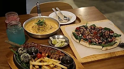 홍대 연남동 맛집 '홉스피제리아'의 취향 따라 맛볼 수 있는 스테이크 만찬식