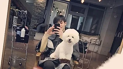 양요섭, 샵을 지키는 하얀 솜사탕 같은 강아지