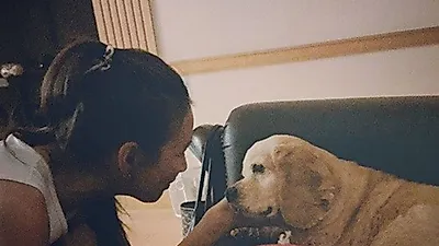 윤현숙, 반려견 뚱이 향한 따뜻한 손길 '훈훈'