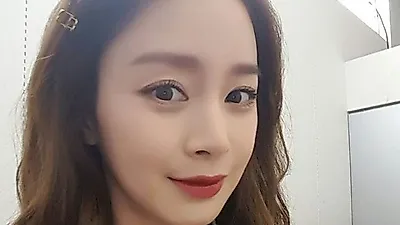 [스타☆톡]김태희 '화제의 중심' 심정은…이완‧이보미 열애설+남편 비 부모 사기까지 정신 없어
