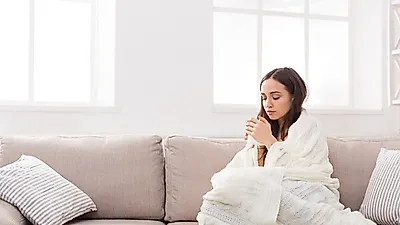 손발 차가워 잠이 안와… 수족냉증 진단 및 치료법