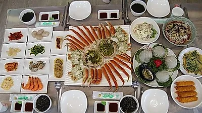 속초 맛집 '동명항대게마을'에서 속이 꽉찬 대게찜을 가성비 좋게 즐길 수 있어