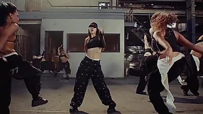 LISA 'SaWaDiKa' 퍼포먼스 영상, 공개 0.8일 만에 300만 뷰 돌파