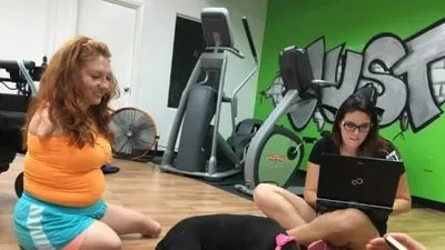 다리를 다친 이들에게 희망을 주는 개