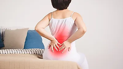 허리가 S자로 휘는 '척추측만증', 확인하는 방법은?…자가진단 및 척추측만증 교정운동까지