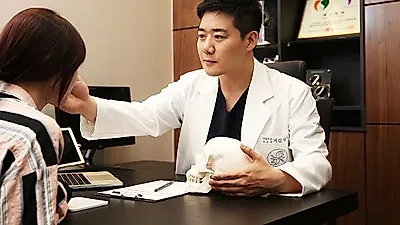 코재수술, 조직손상과 보형물의 구축을 줄이는 코성형 방법은?