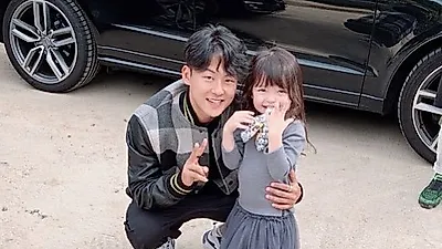 이승우 인스타에 등장한 슈돌 나은이 4개 국어에 이어 축구선수 황희찬‧이승우 삼촌까지 부러워…