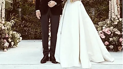 결혼 후 무슨일? 송중기 파마머리도 찰떡 소화, "헤어의 완성은 얼굴" 근황 공개… 송혜교  '남자친구' 오늘 첫방