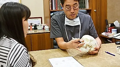 코 염증 증상으로 이난 코 보형물 제거, 코재수술시기는 언제쯤?
