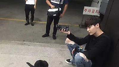이종석, 고양이 향한 애정 가득 미소 '심쿵'