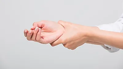 욱씬욱씬한 손목!  '손목터널증후군', 증상 뭐길래?…  자가진단은 물론  증상 해결법까지