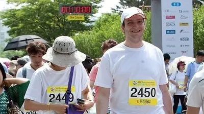 [포토]즐거운 표정의 외국인 참가자와 반려견