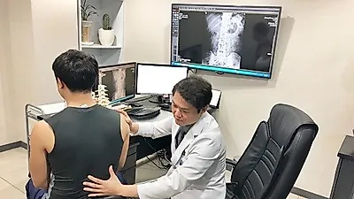 경직된 자세가 불러 오는 골반통증. 도수치료가 도움 돼