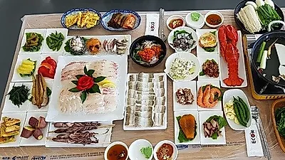 여수맛집 돌산 35년 전통 '거북선횟집' 하모샤브샤브에 풍성한 사이드메뉴 제공