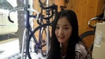 CF 모델 이유비, 바쁜 나날속에서 애견과 함께.