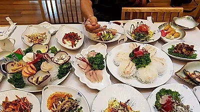 여수로 떠나는 겨울여행 여수 맛집 '동백회관'에서 산지 직송 한정식과 1박 2일정식 선봬