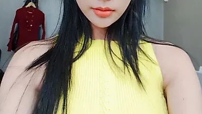 [스타☆톡]클라라 노출 없어도 섹시해…헤라 서울 패션위크로 근황 알리더니 레게 머리 소화 완벽