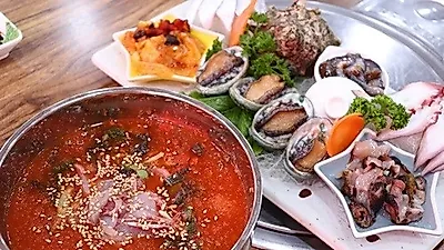 제주의 향토 음식 4천원대의 파격적 식사가 가능한 제주도 맛집 '먹거리 타운' 