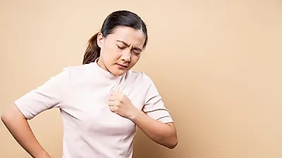 역류성식도염 증상 완화하는 치료방법 있지만, '생활습관 개선'도 함께 해야 해…역류성식도염에 좋은 음식까지