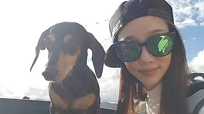 최여진, 뜨거운 햇살 아래 잘생긴 개와 '찰칵'