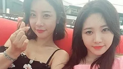 사랑의 하트뿅뿅 걸스데이 소진 유라, 쇄골 드러낸 채...백옥 같은 피부