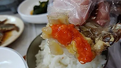 안면도 꽃지해수욕장 맛집 '시골밥상' 게국지와 간장게장, 꽃게탕 등 다양한 메뉴들 즐비해