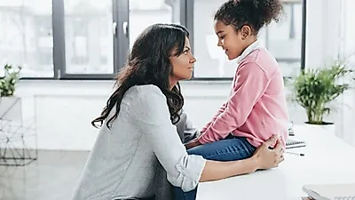 자녀 사진 만천하에 공개하는 '셰어런팅', 아이 입장에서 생각해야