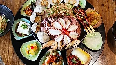 목동 맛집 대왕해물문어보쌈, 제철 해산물과 보쌈으로 한상차림 선보여