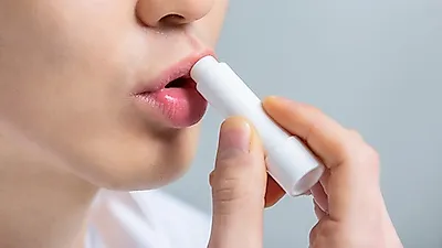 입술이 계속해서 튼다면, '입술 각질 제거' 방법과 입술 각질 관리방법을 알아보자