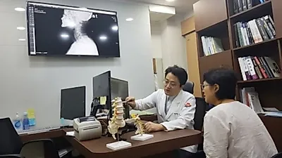 장시간 스마트폰사용, 목디스크 불러올 수 있어