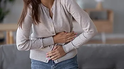 오른쪽 아랫배 통증, 알고보니 '맹장염 초기증상'이라고?… 맹장염 원인과 수술법은?