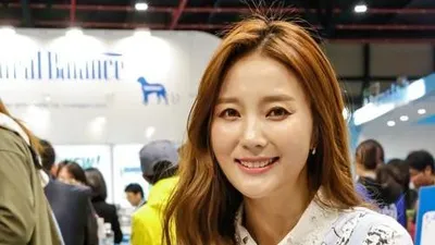 [포토]내추럴발란스 사인회에 참석한 배우 안혜경 '2015 케이펫페어'