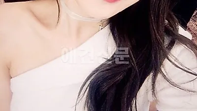 손나은, 오픈 숄더 입고 쇄골라인 자랑....청순美는 보너스? '그저 감탄만'