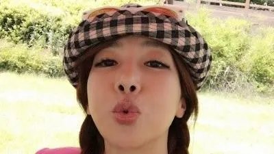 택시 김혜진 류상욱 출연 속...체크무늬 모자...양갈래 딴 머리 '큐티폭발'